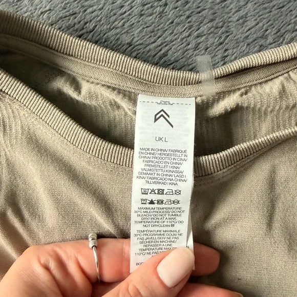 Oner Active Go To Seamless Fitted Long Sleeve Top Warm Sand L - Picture 5 of 5